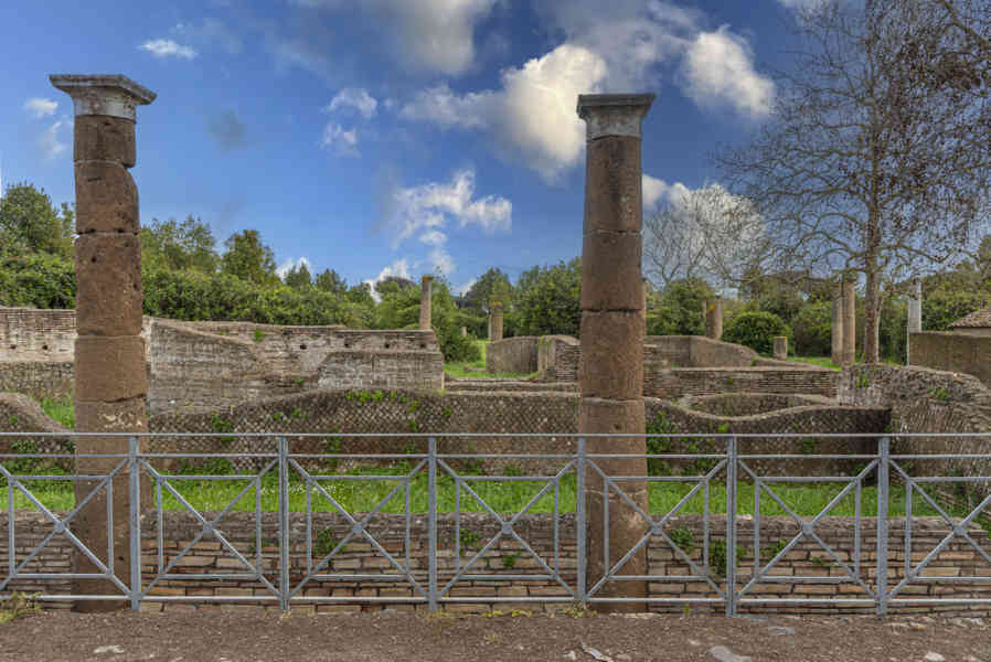 Italia - Ostia 23 - parque arqueológico de Ostia Antica.jpg